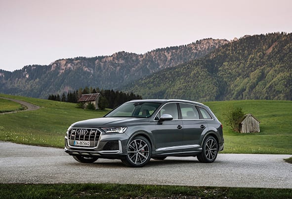 Audi presenta los SQ7 y SQ8 con el nuevo motor TFSI, como respuesta a la tendencia de ofrecer versiones de gasolina en el segmento de los SUV de altas prestaciones.